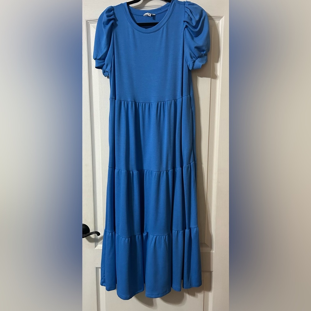 crown & ivy Blue Puff-Sleeve Tiered Maxi Dress